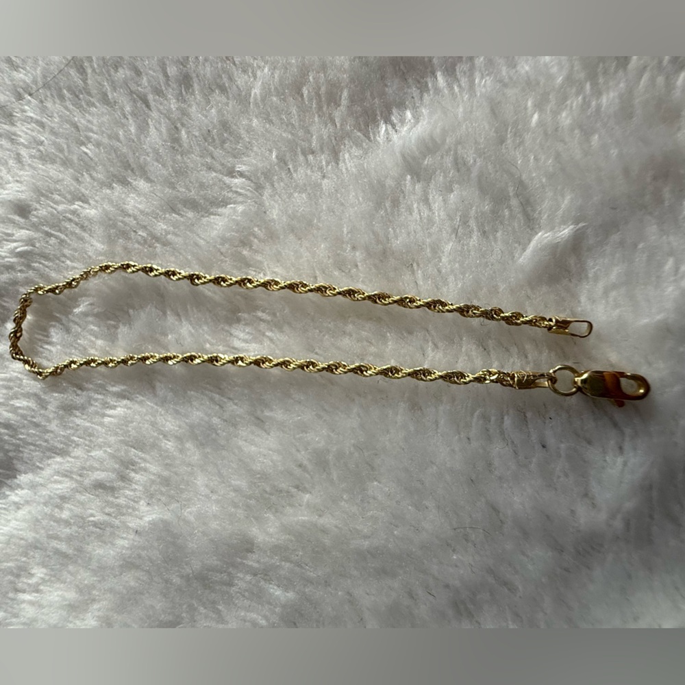 Elegant 10K Gold Rope Bracelet